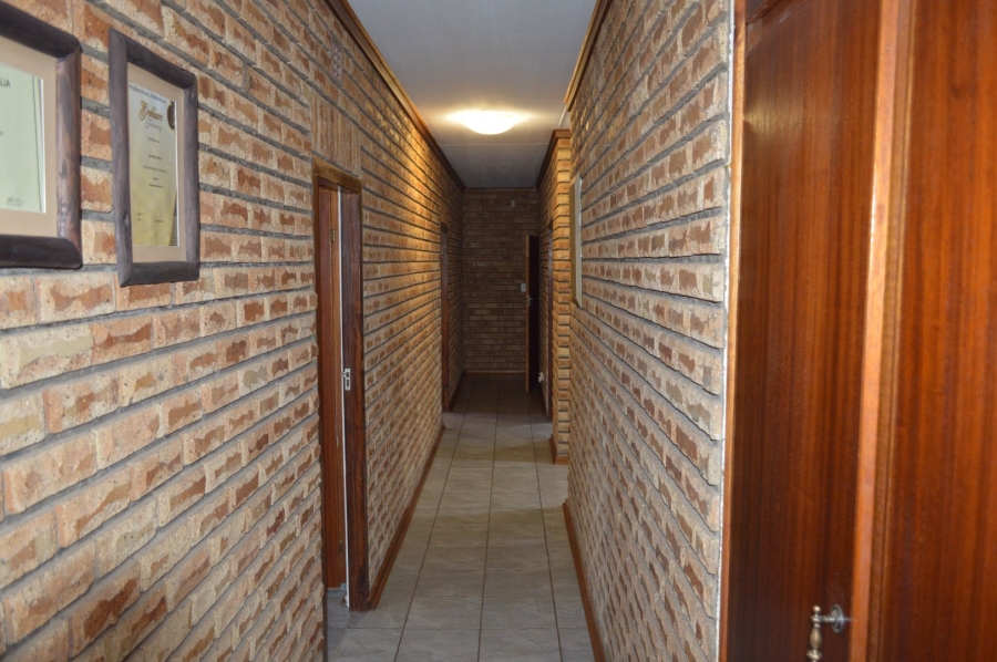 6 Bedroom Property for Sale in Doringkruin North West